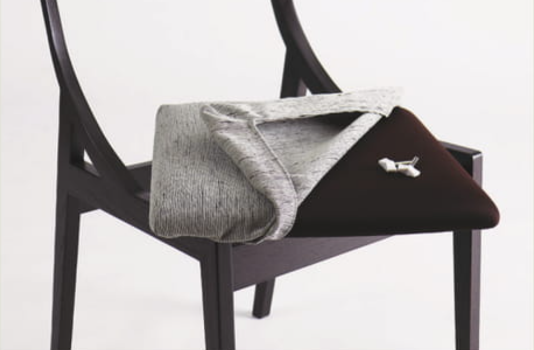 「ハミング」のチェアの座面の布地　着脱イメージ