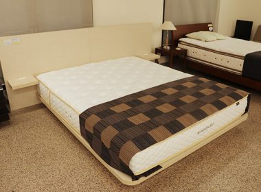 絹のような寝⼼地のマットレスと多彩なベッドデザイン「⽇本ベッド」