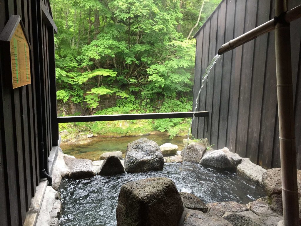 温泉宿で和家具を堪能