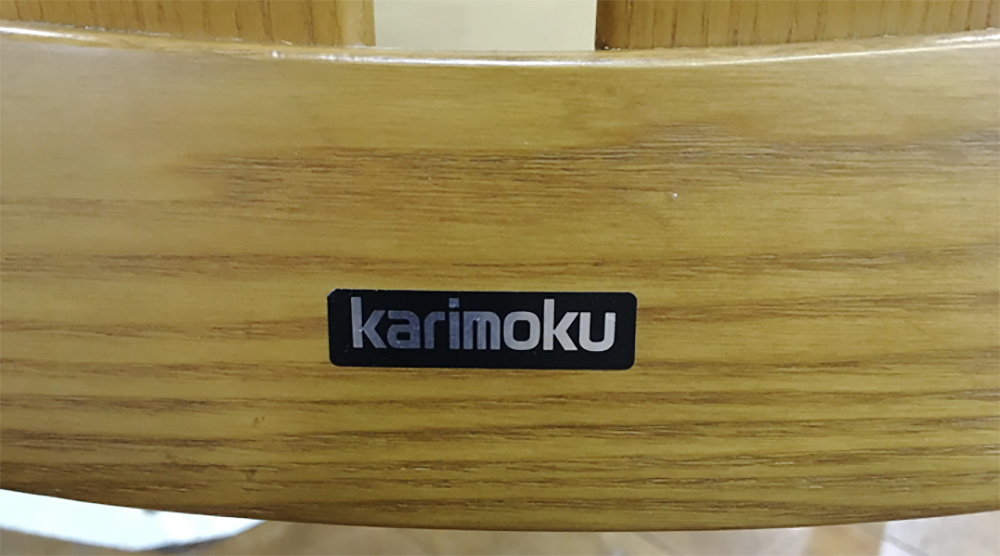 カリモク家具のロゴ