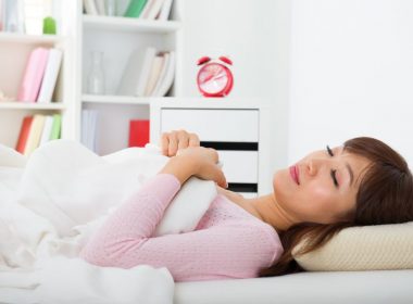 枕の高さと安眠の関係性は？高さ調整機能付き枕に注目！
