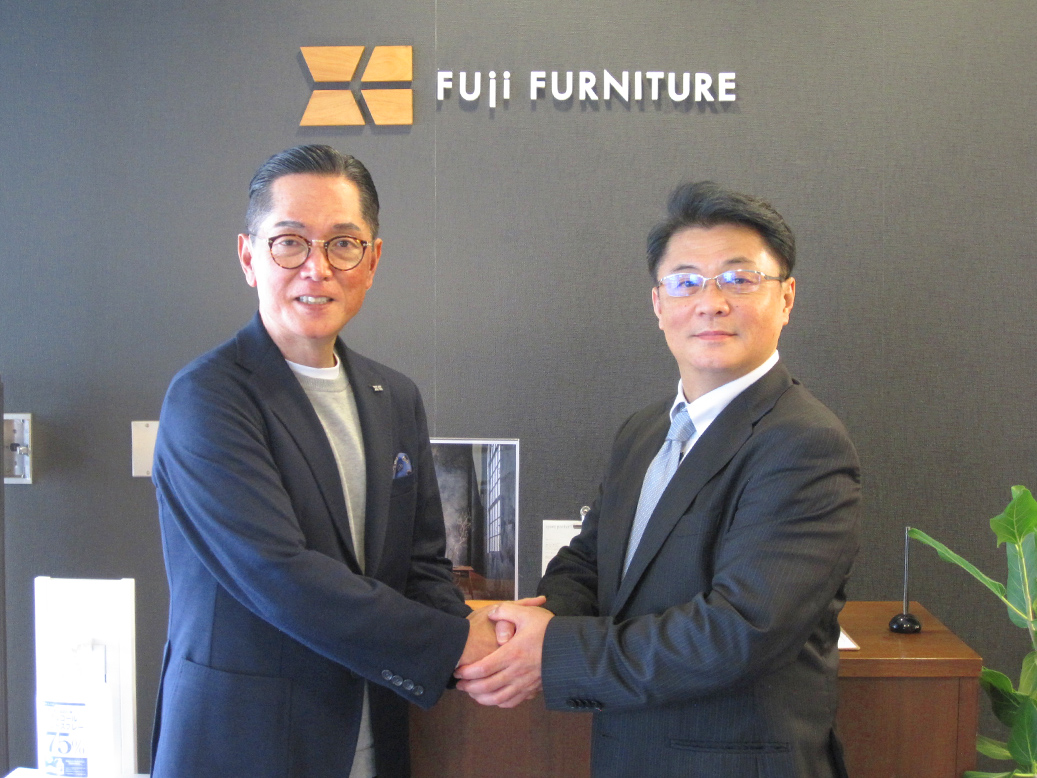 布川社長と宮島社長の握手